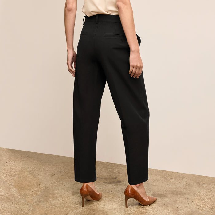 woman wearing black jeans