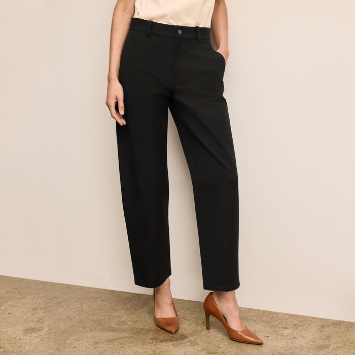 woman wearing black jeans