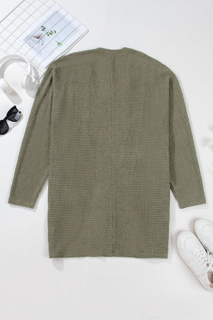 Cardigan grande taille en tricot gaufré à épaules tombantes ouvert sur le devant avec poches-A WOMAN WE LOVE