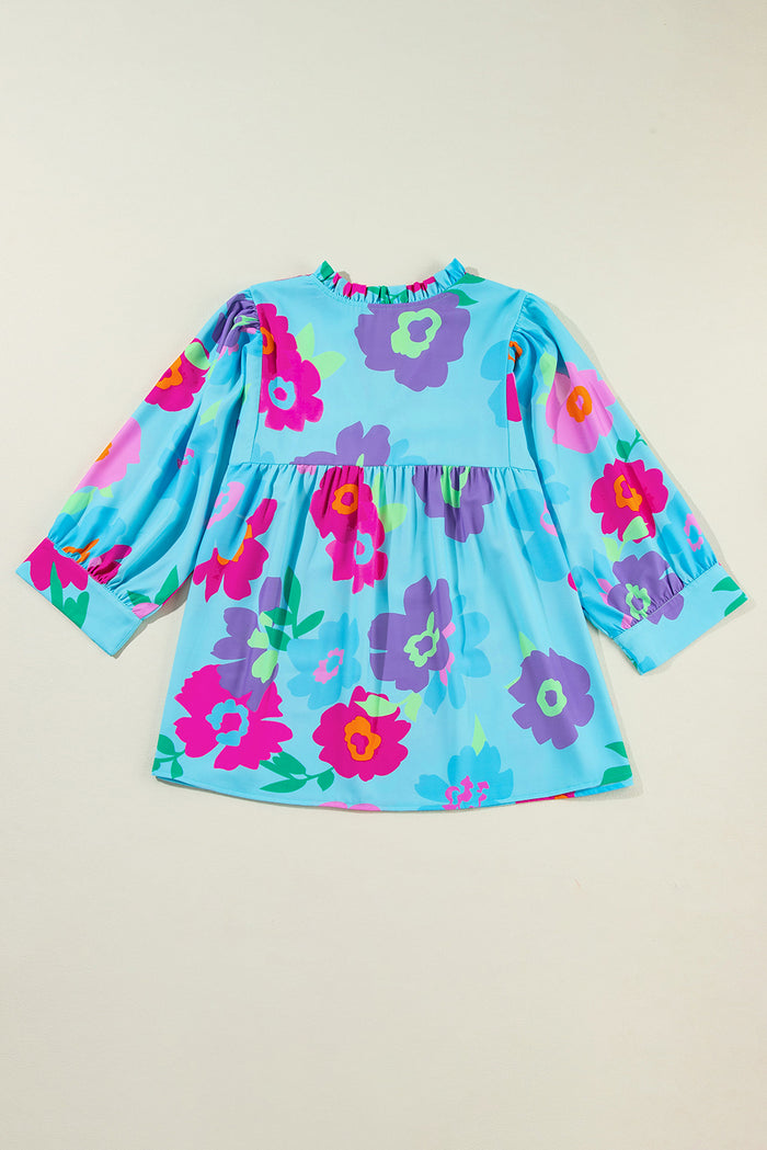 Chemisier babydoll bleu clair à imprimé floral et col en V cranté de grande taille-A WOMAN WE LOVE