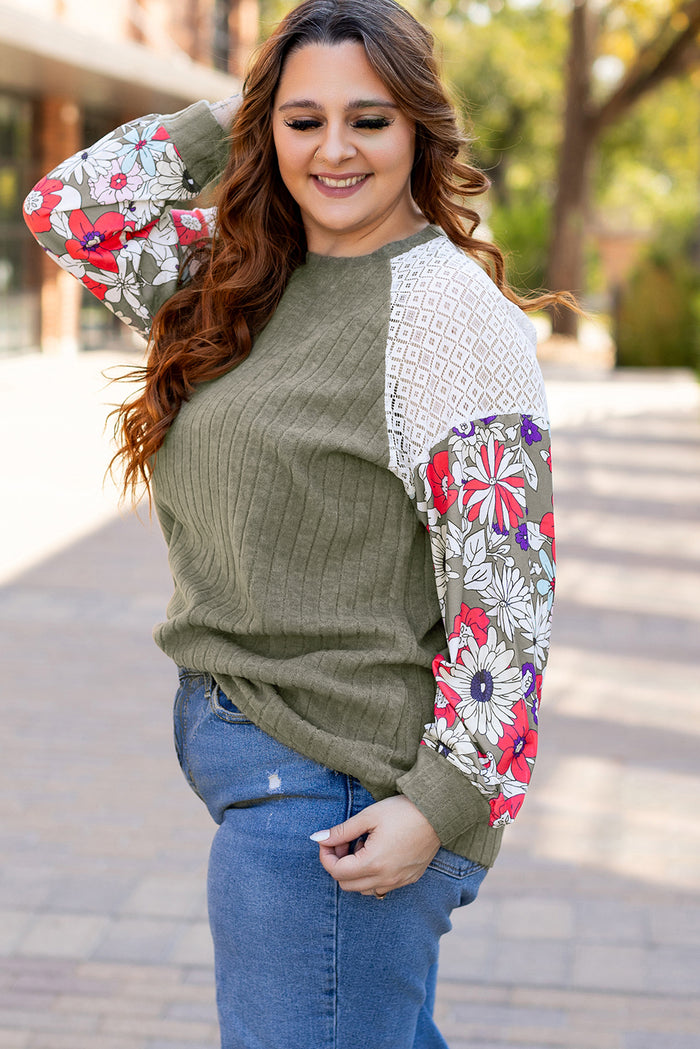 Chemisier texturé à manches raglan et patchwork floral de grande taille vert vigne-A WOMAN WE LOVE