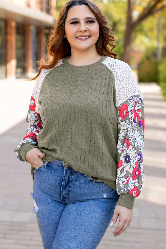 Chemisier texturé à manches raglan et patchwork floral de grande taille vert vigne-A WOMAN WE LOVE