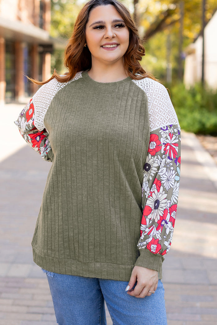 Chemisier texturé à manches raglan et patchwork floral de grande taille vert vigne-A WOMAN WE LOVE