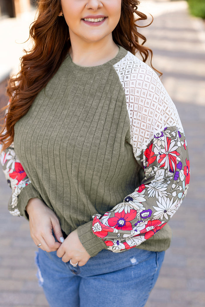 Chemisier texturé à manches raglan et patchwork floral de grande taille vert vigne-A WOMAN WE LOVE