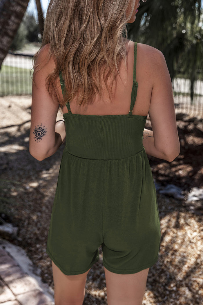 Combi-short côtelée vert mousse à bretelles fines et taille cintrée-A WOMAN WE LOVE