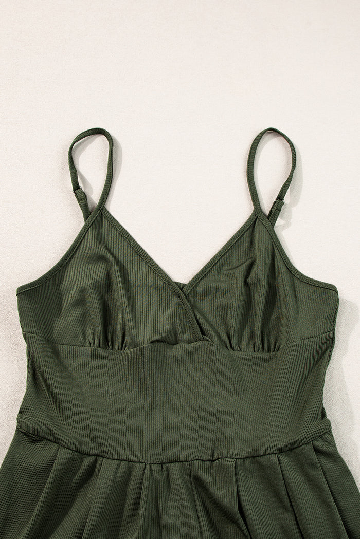 Combi-short côtelée vert mousse à bretelles fines et taille cintrée-A WOMAN WE LOVE