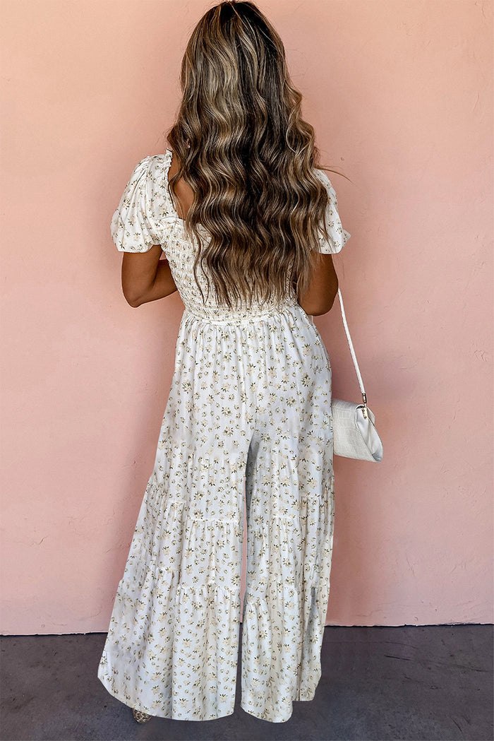 Combinaison blanche à manches courtes bouffantes et smockée à fleurs style bohème-A WOMAN WE LOVE