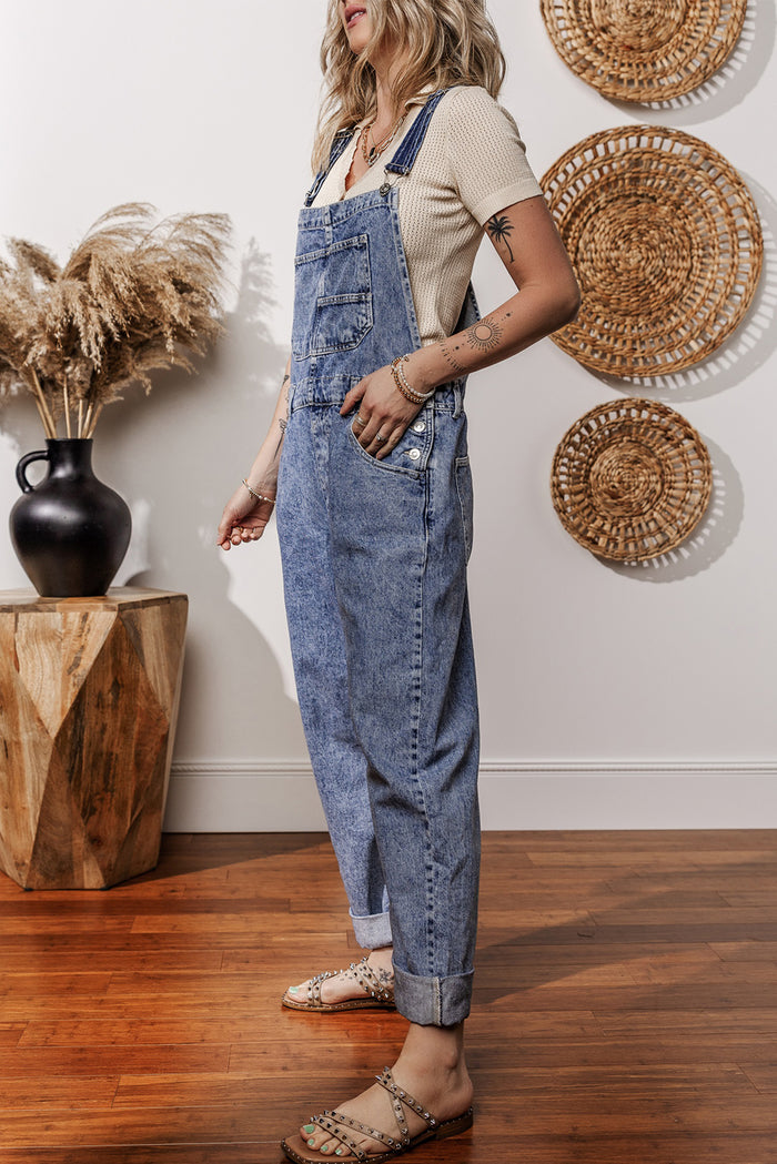 Combinaison en denim bleu voile à jambe droite avec poches-A WOMAN WE LOVE