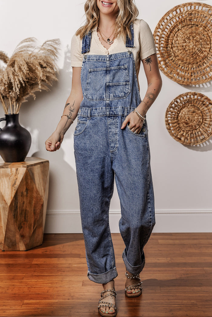 Combinaison en denim bleu voile à jambe droite avec poches-A WOMAN WE LOVE