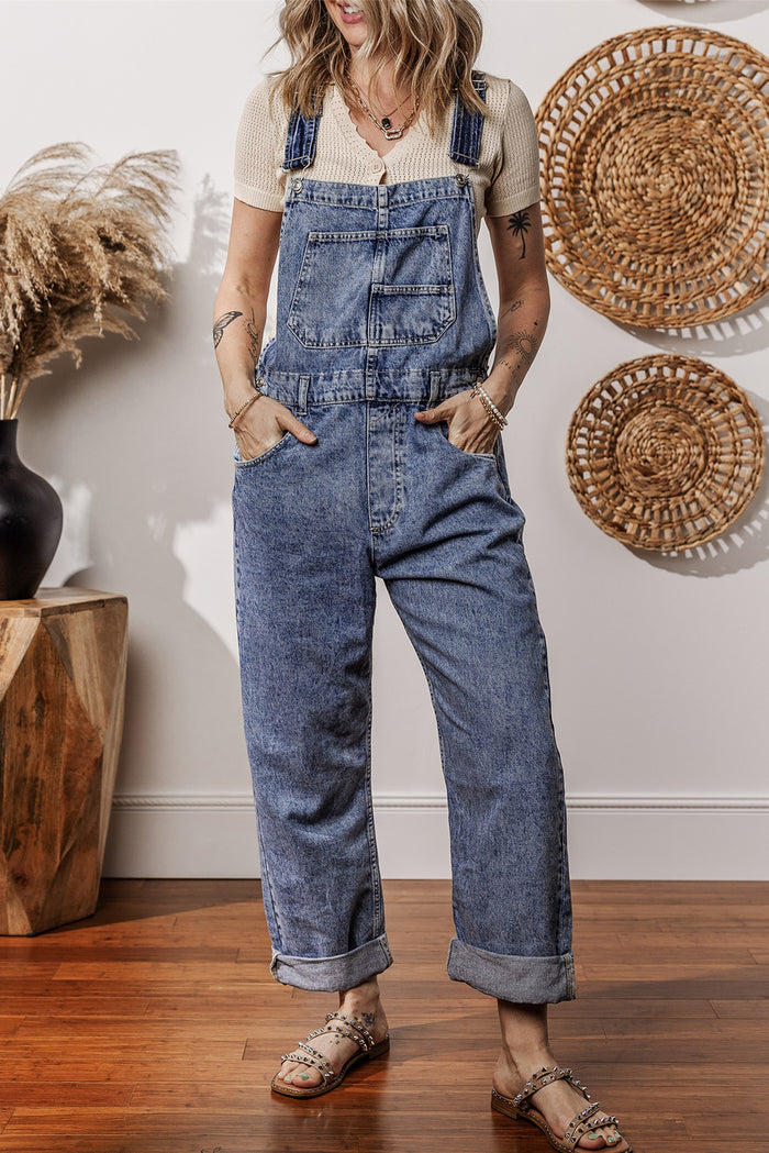 Combinaison en denim bleu voile à jambe droite avec poches-A WOMAN WE LOVE