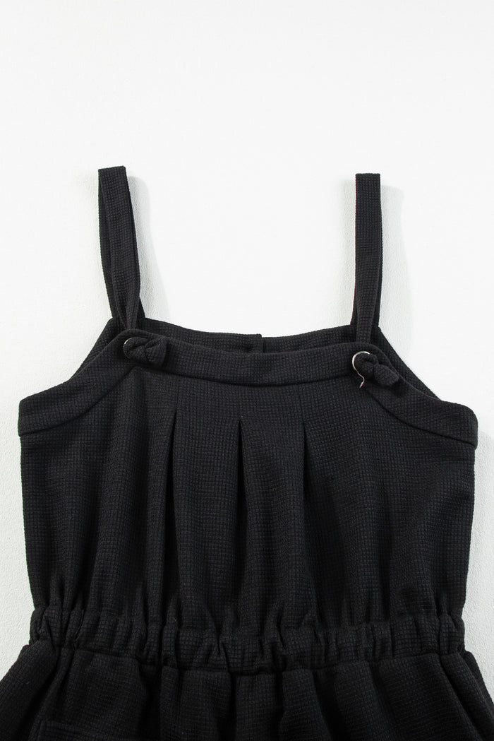 Combinaison noire à bretelles nouées et bouton texturé avec cordon de serrage-A WOMAN WE LOVE