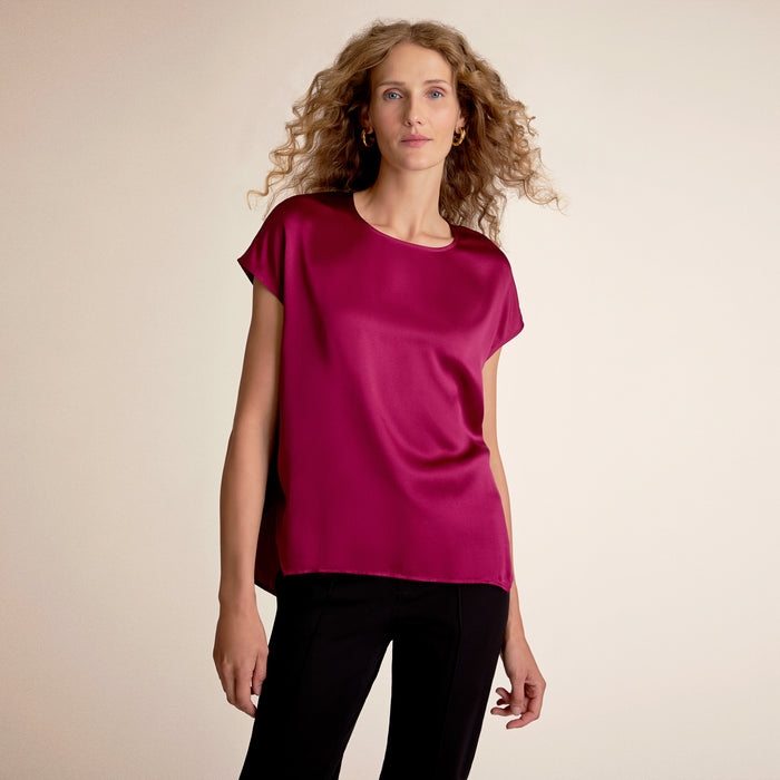 Woman wearing the didion top in dark fuchsia | Lead