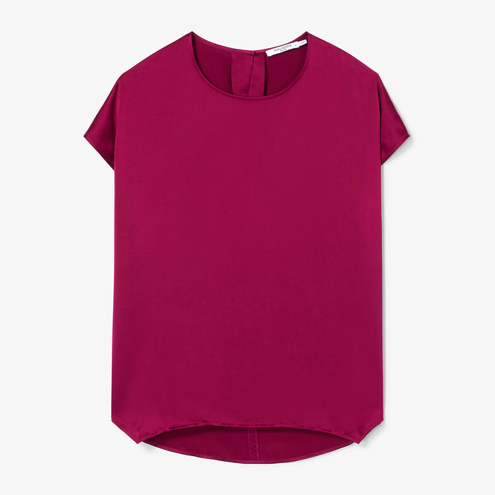 Magenta t-shirt on a light gray background
