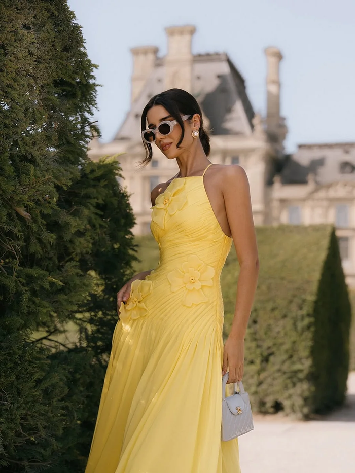 Elegant Yellow Chiffon Halter Applique Sleeveless Prom Dress with Pleated