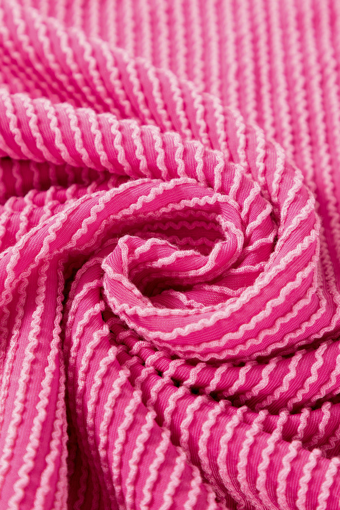 Ensemble haut et short texturé à manches longues et cordon rose fraise-A WOMAN WE LOVE