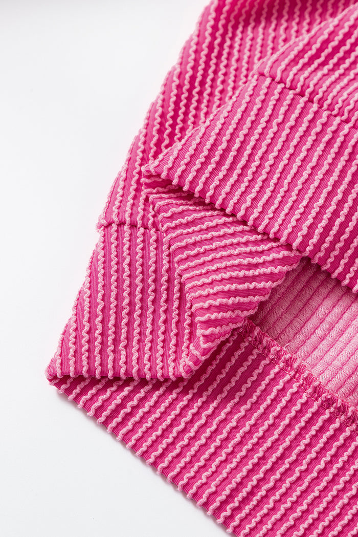 Ensemble haut et short texturé à manches longues et cordon rose fraise-A WOMAN WE LOVE
