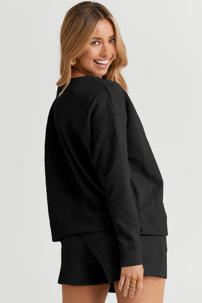 Ensemble haut texturé noir à manches longues et short à cordon de serrage-A WOMAN WE LOVE