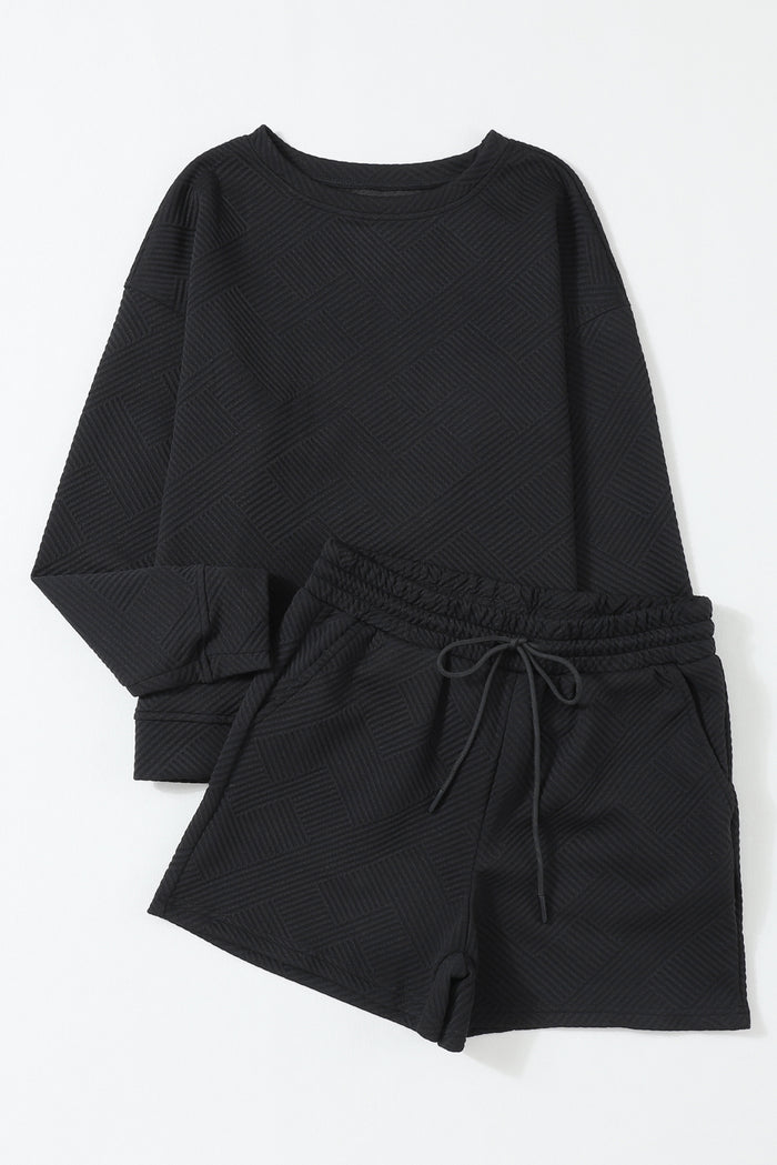 Ensemble haut texturé noir à manches longues et short à cordon de serrage-A WOMAN WE LOVE