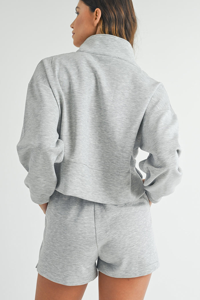 Ensemble sweat-shirt zippé et short gris clair à col montant-A WOMAN WE LOVE