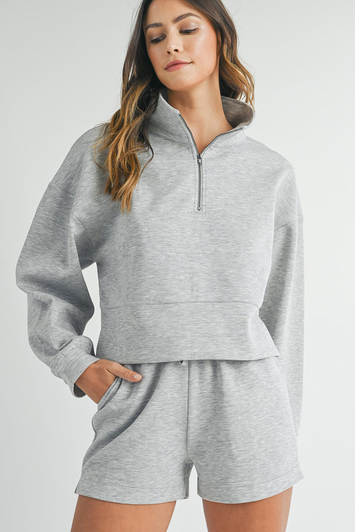 Ensemble sweat-shirt zippé et short gris clair à col montant-A WOMAN WE LOVE