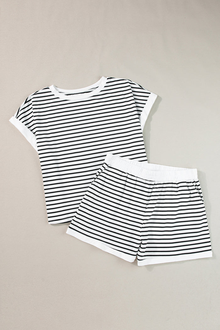 Ensemble t-shirt et short à rayures blanches et bords contrastés-A WOMAN WE LOVE