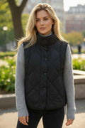 Gilet matelassé noir à col haut et poche boutonnée