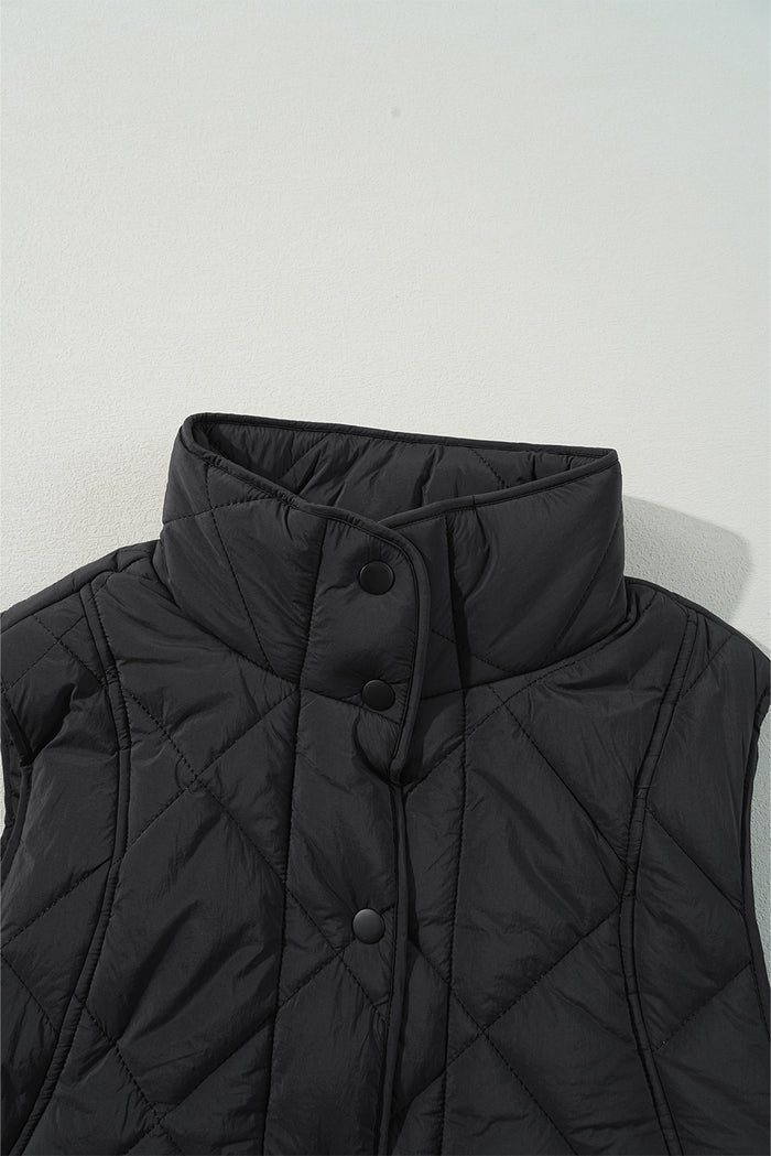 Gilet matelassé noir à col haut et poche boutonnée