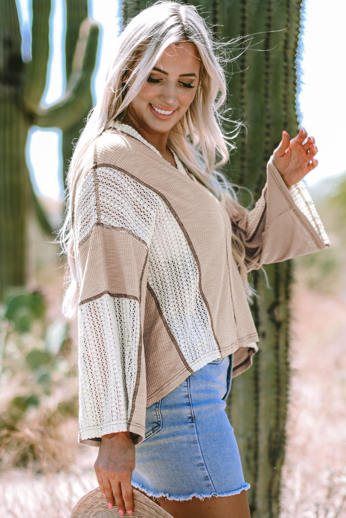 Haut ample haut bas avec détails en crochet parchemin et coutures apparentes