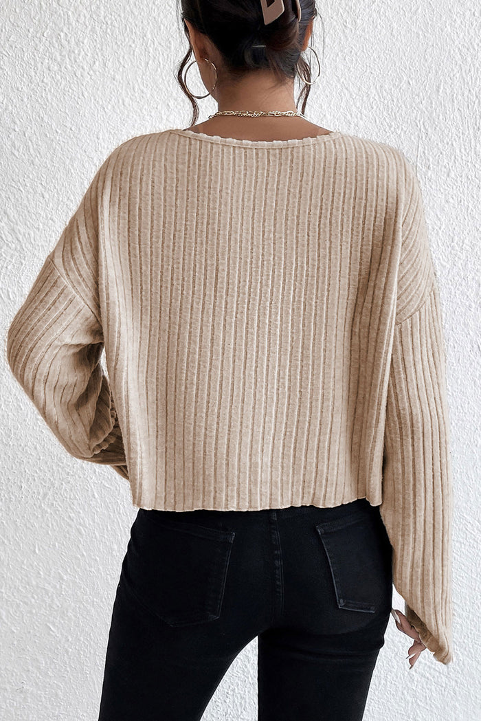 Haut en tricot côtelé ample à épaules tombantes et poignets en laitue beige