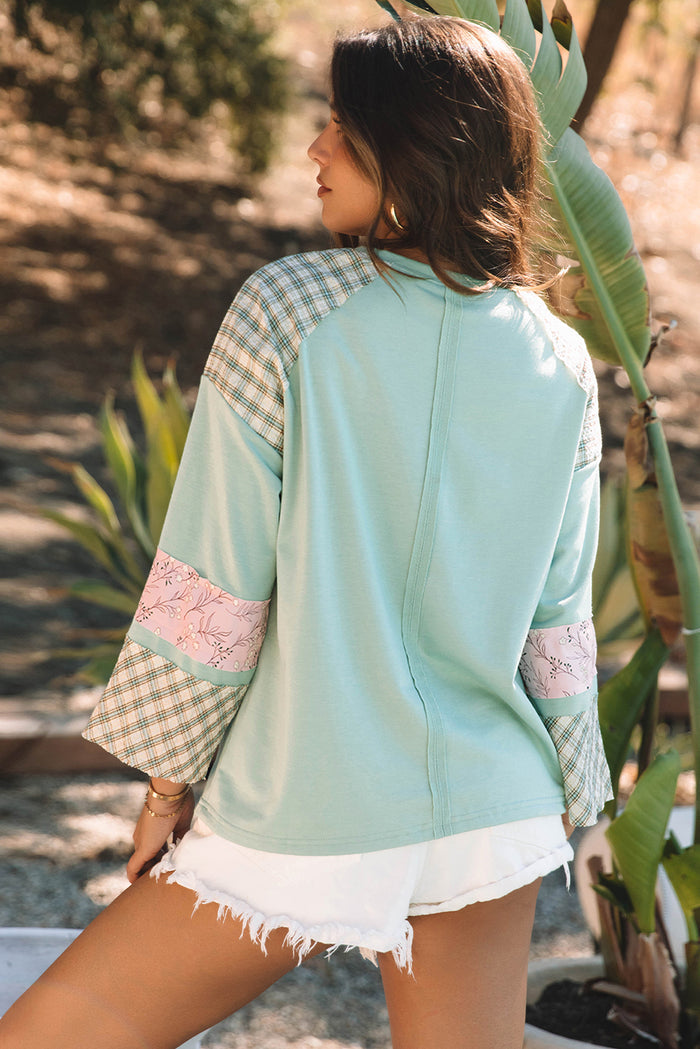 Haut large à manches longues Clearly Aqua Plaid Floral Peace Heart Graphic