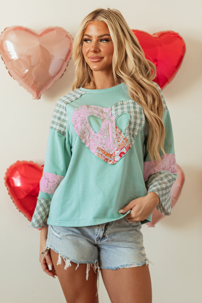 Haut large à manches longues Clearly Aqua Plaid Floral Peace Heart Graphic