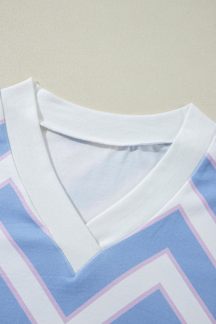 Haut oversize bleu ciel à rayures zigzag et col en V