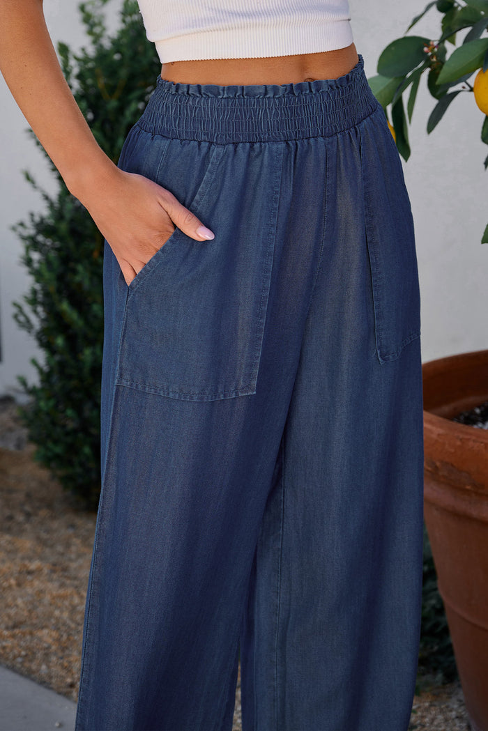 Jean large taille haute smocké à volants et poches latérales