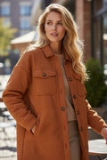 Manteau Duster doré à col texturé et épaules tombantes boutonné sur le devant