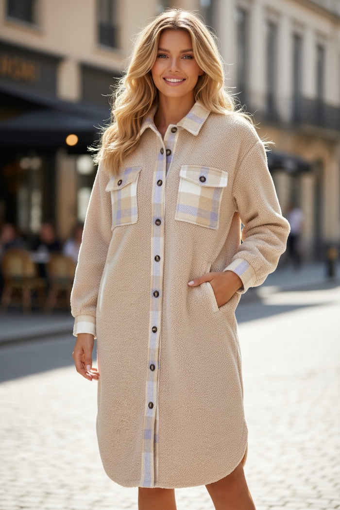 Manteau long sherpa boutonné à col patchwork et carreaux gris fumée