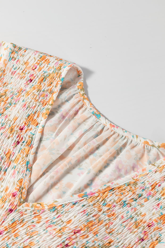 Mini-robe bohème florale à col en V et volants taille empire à manches longues jaune