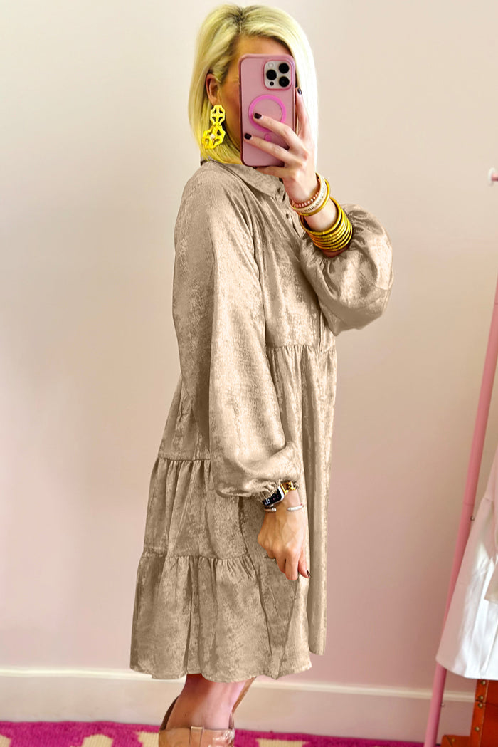 Mini-robe chemise boutonnée à manches bouffantes et brillant métallisé abricot