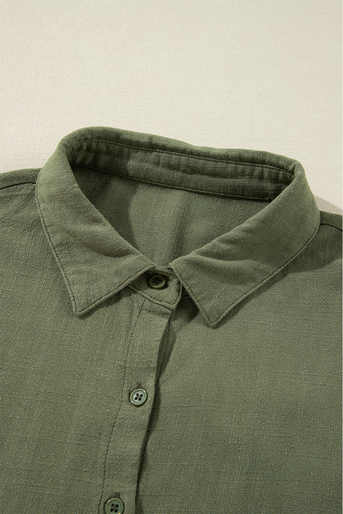 Mini-robe chemise plissée boutonnée à manches bouffantes et à plusieurs niveaux vert jungle