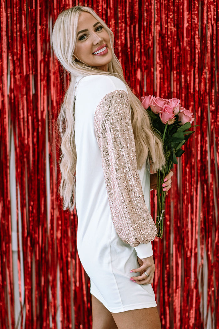 Mini-robe droite blanche à sequins et manches bouffantes