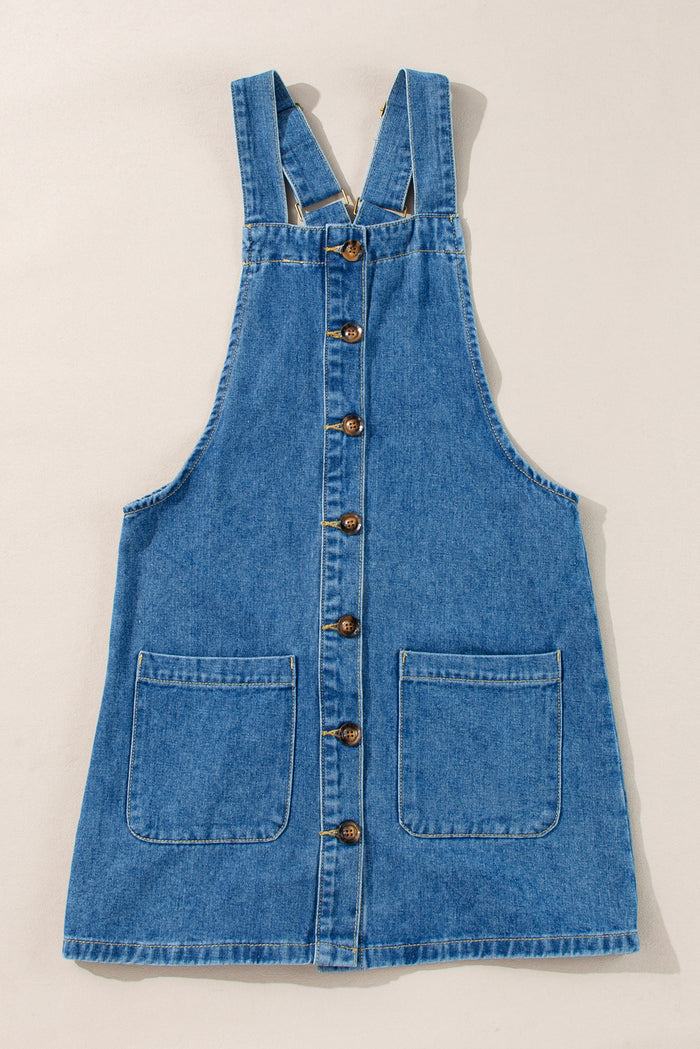 Mini-robe en jean bleu crépuscule à larges bretelles boutonnées avec poches sur le devant