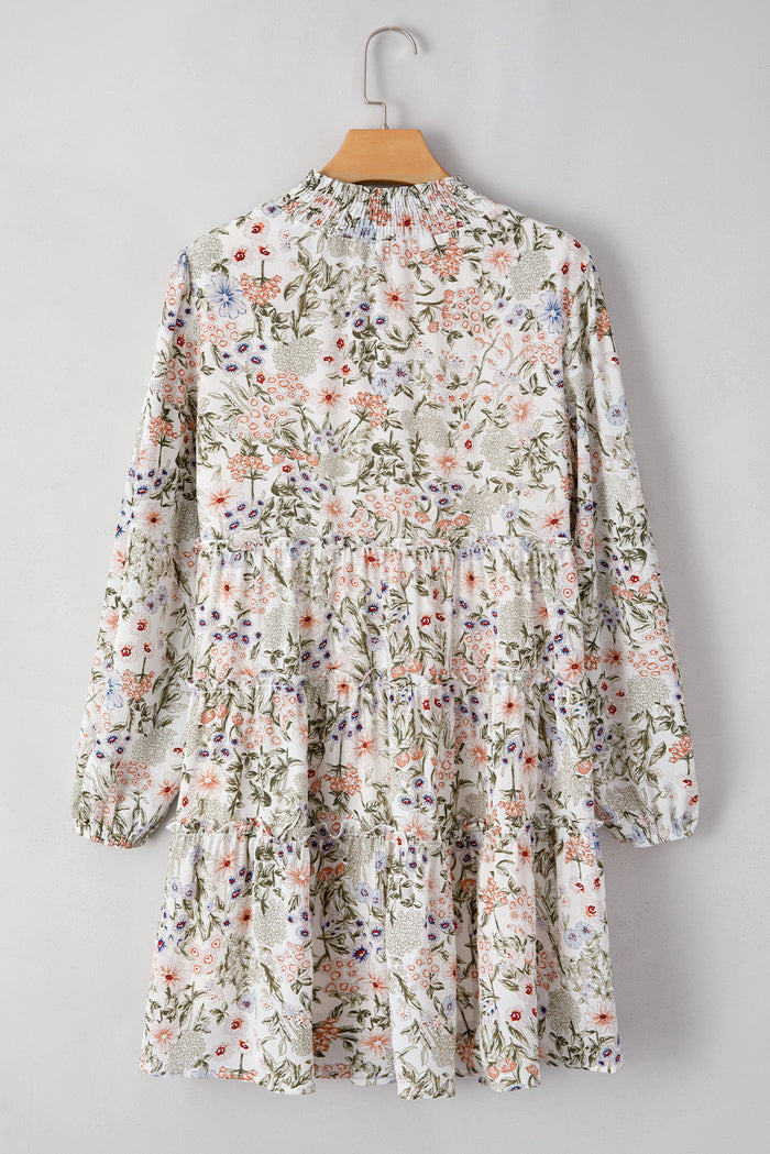 Mini-robe froncée à volants et à imprimé floral à plusieurs niveaux et col montant vert