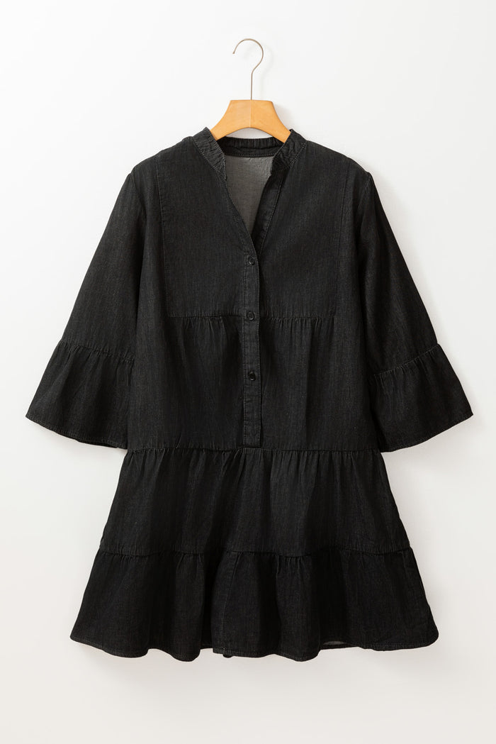 Mini-robe noire en chambray à volants et manches 3/4 à plusieurs niveaux et col en V fendu
