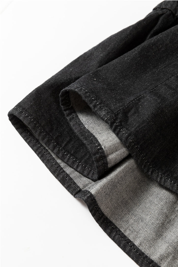 Mini-robe noire en chambray à volants et manches 3/4 à plusieurs niveaux et col en V fendu