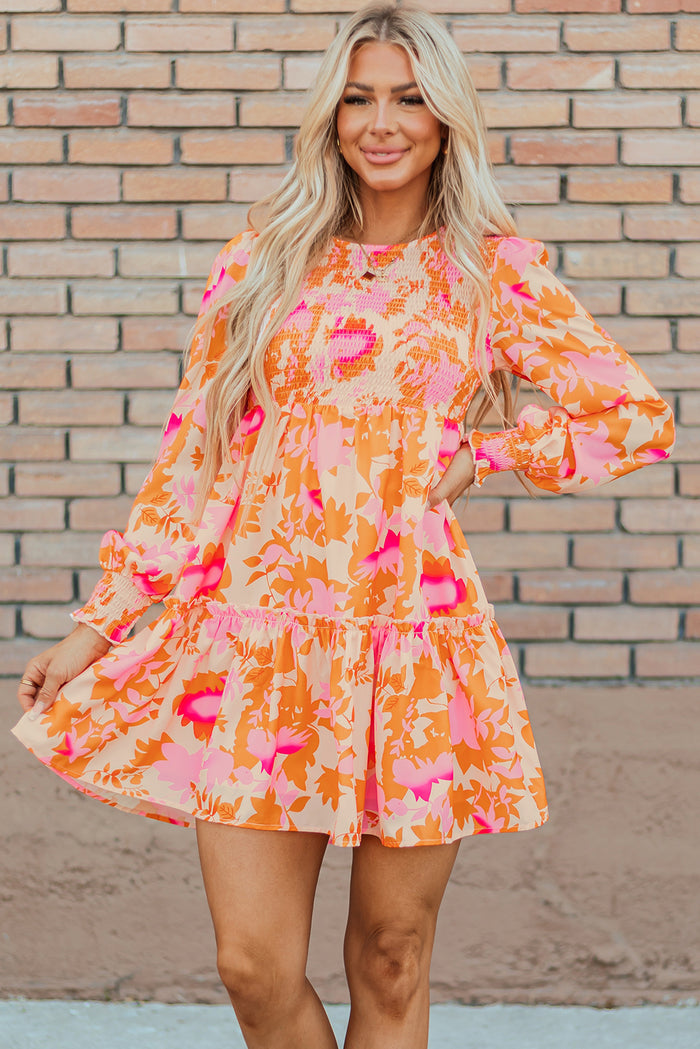 Mini-robe orange à volants et manches lanternes *