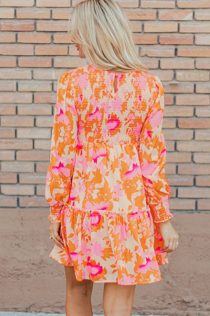 Mini-robe orange à volants et manches lanternes *