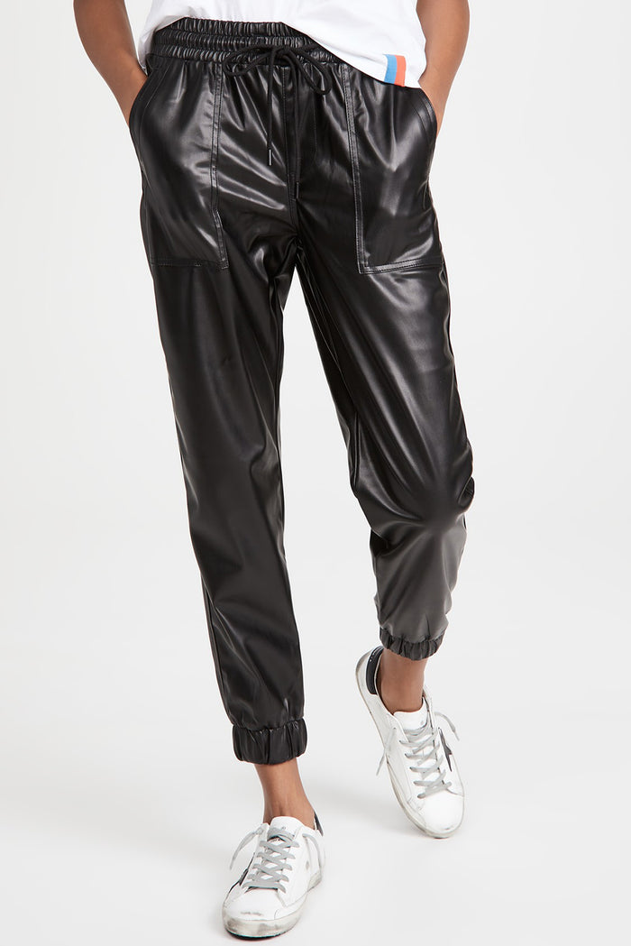 Pantalon noir en similicuir à taille smockée