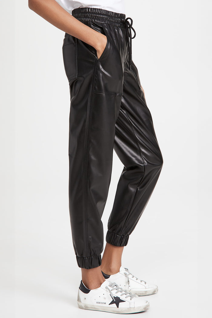 Pantalon noir en similicuir à taille smockée