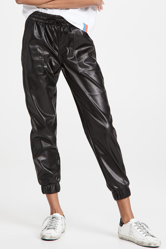 Pantalon noir en similicuir à taille smockée