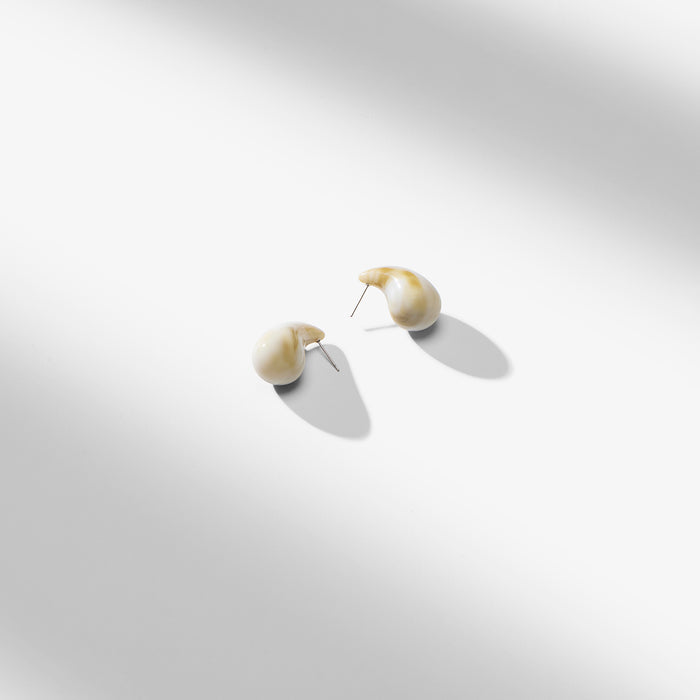 packshot image of the reese earring in cream | Lead
