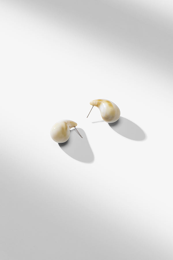 packshot image of the reese earring in cream | Exclude | Grid